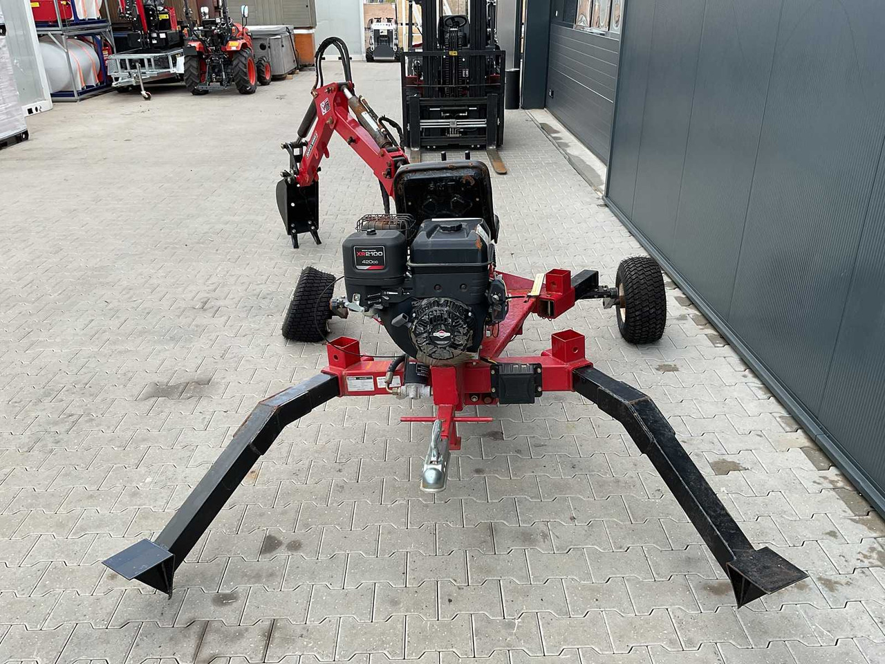 2021 EXCAVATOR WITH HITCH BACKHOE LOADER - Mini excavator: picture 4 2021 EXCAVATOR WITH HITCH BACKHOE LOADER - Mini excavator: picture 4