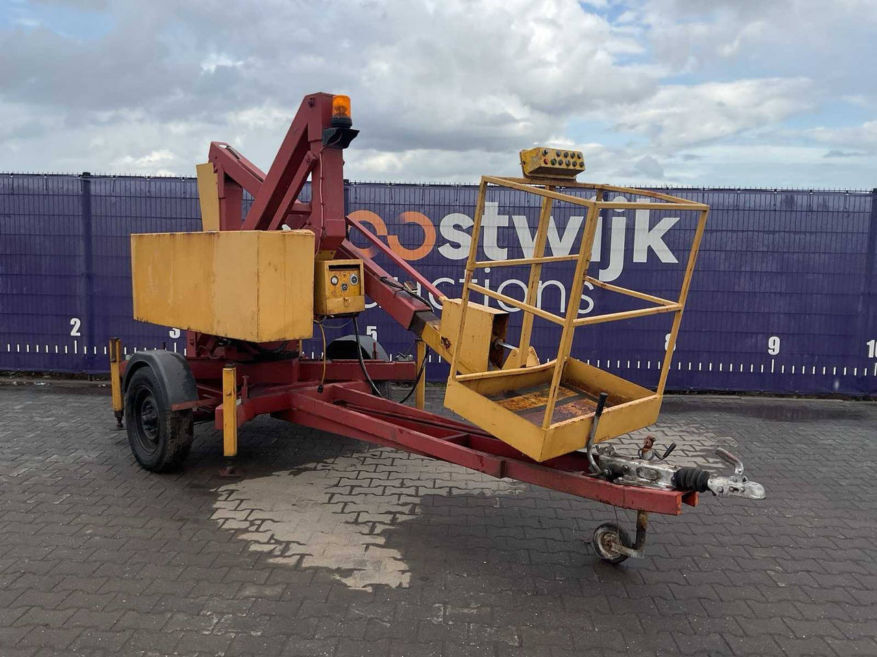 Aerial platform on chassis - Aerial platform: picture 2 Aerial platform on chassis - Aerial platform: picture 2