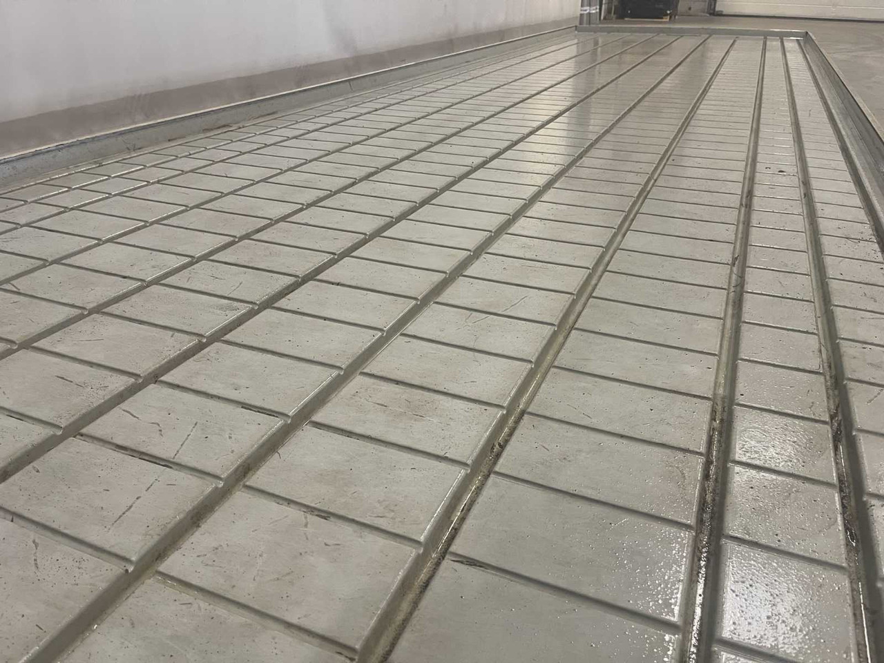 Aluminum cultivation table (5,90x1,715 mtr) (80x) - Agricultural machinery: picture 1 Aluminum cultivation table (5,90x1,715 mtr) (80x) - Agricultural machinery: picture 1