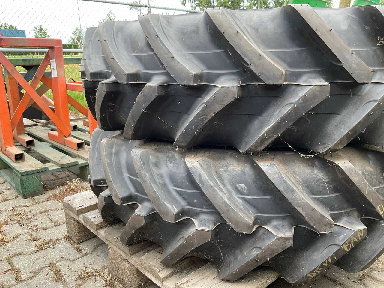 Alliance Agri Star 2 - Wheels and tires for Farm tractor: picture 2 Alliance Agri Star 2 - Wheels and tires for Farm tractor: picture 2