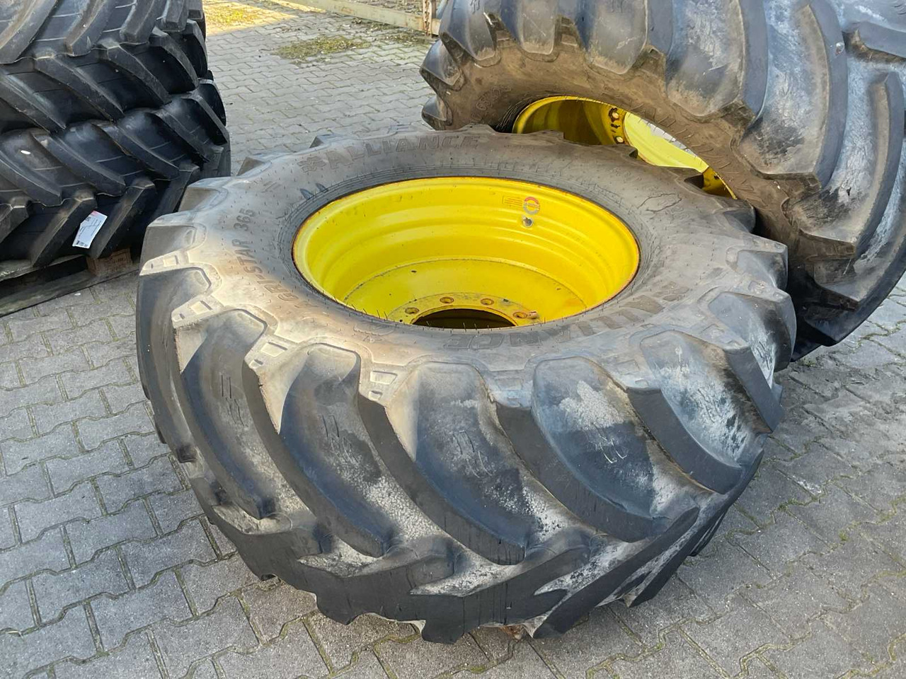 Alliance Agri-Star 365 - Wheels and tires for Farm tractor: picture 5 Alliance Agri-Star 365 - Wheels and tires for Farm tractor: picture 5