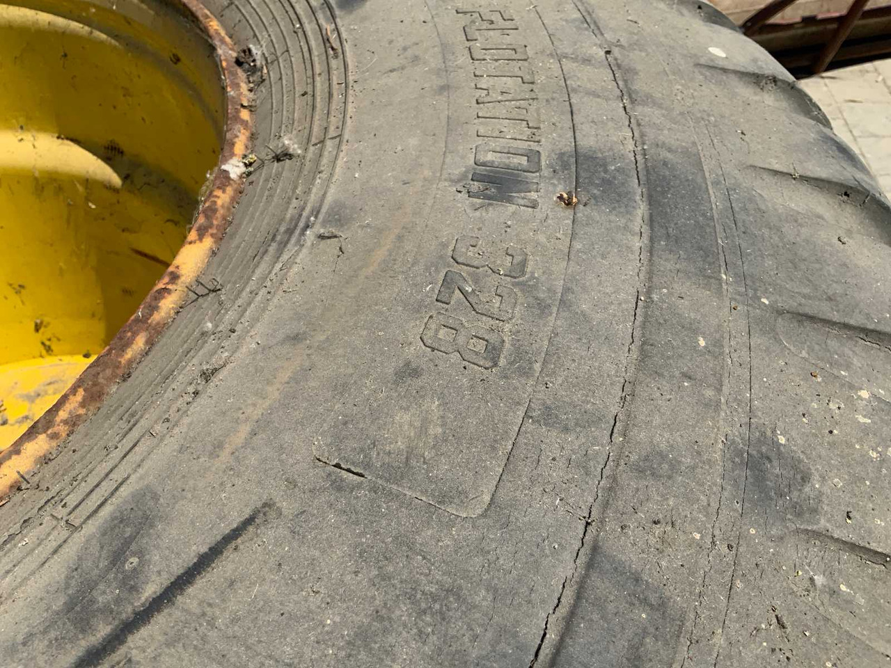 Alliance Flotation 328 - Wheels and tires for Farm tractor: picture 5 Alliance Flotation 328 - Wheels and tires for Farm tractor: picture 5