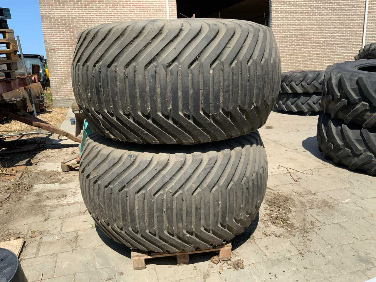 Alliance Flotation 328 - Wheels and tires for Farm tractor: picture 2 Alliance Flotation 328 - Wheels and tires for Farm tractor: picture 2
