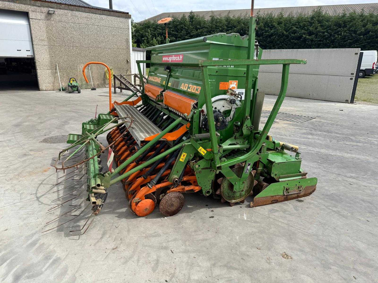 Amazone AD303 + KG303 - Precision sowing machine: picture 5 Amazone AD303 + KG303 - Precision sowing machine: picture 5