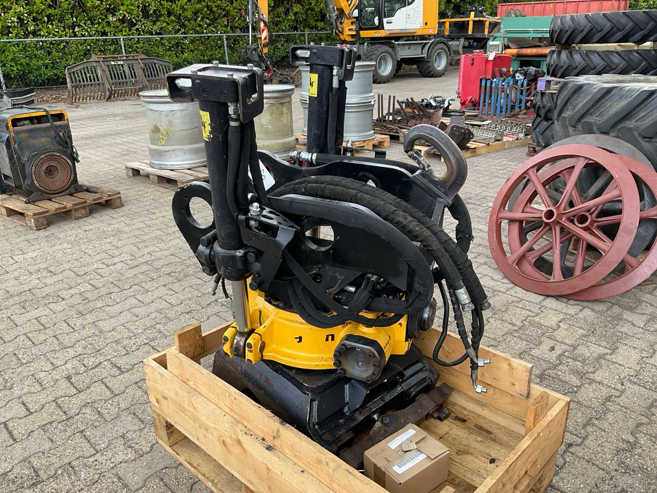 Engcon Tiltrotator EC219-CW30EC-ss9SIQ ECHF - Attachment for Construction machinery: picture 1 Engcon Tiltrotator EC219-CW30EC-ss9SIQ ECHF - Attachment for Construction machinery: picture 1