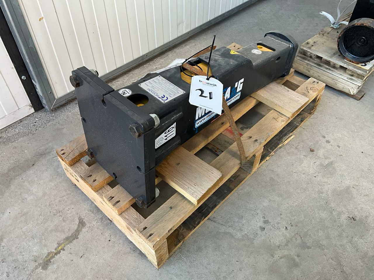 Müstang HM100 - Attachment for Construction machinery: picture 1 Müstang HM100 - Attachment for Construction machinery: picture 1