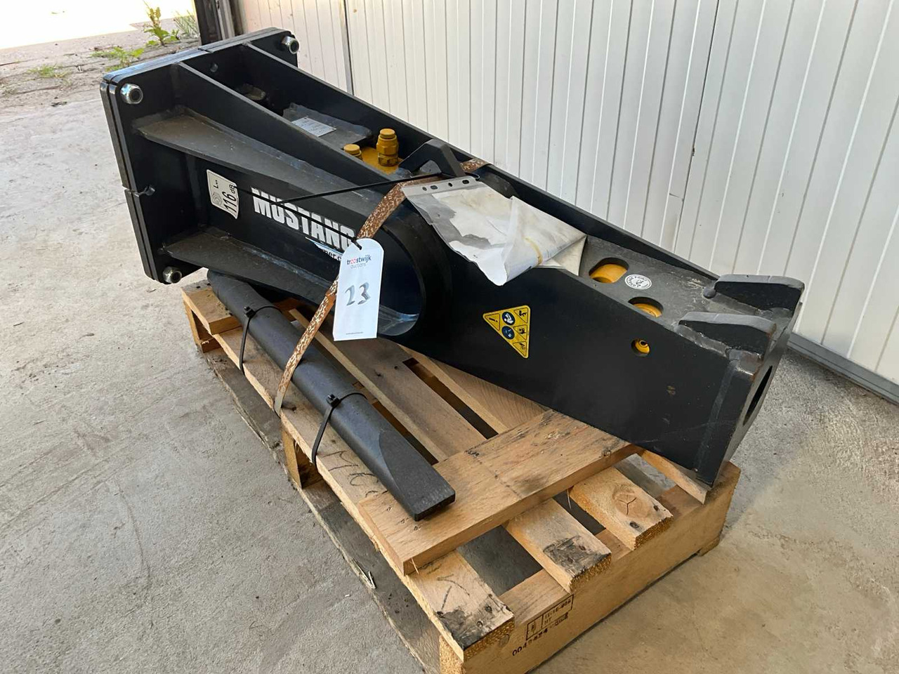 Müstang HM202 - Attachment for Construction machinery: picture 2 Müstang HM202 - Attachment for Construction machinery: picture 2