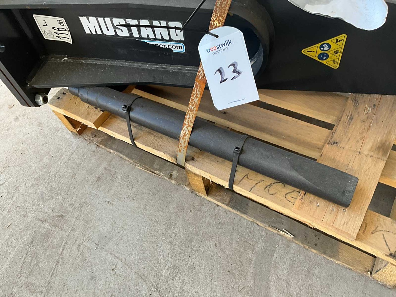 Müstang HM202 - Attachment for Construction machinery: picture 3 Müstang HM202 - Attachment for Construction machinery: picture 3