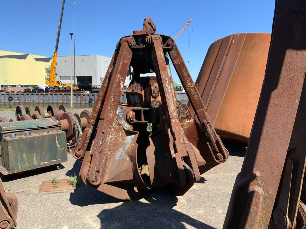 Orange Peel Grapple - Attachment for Construction machinery: picture 4 Orange Peel Grapple - Attachment for Construction machinery: picture 4