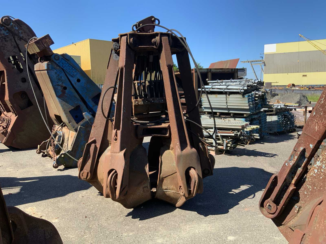 Orange Peel Grapple - Attachment for Construction machinery: picture 2 Orange Peel Grapple - Attachment for Construction machinery: picture 2