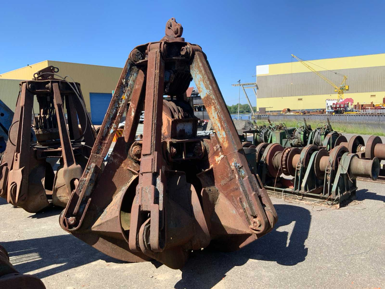 Orange Peel Grapple - Attachment for Construction machinery: picture 2 Orange Peel Grapple - Attachment for Construction machinery: picture 2
