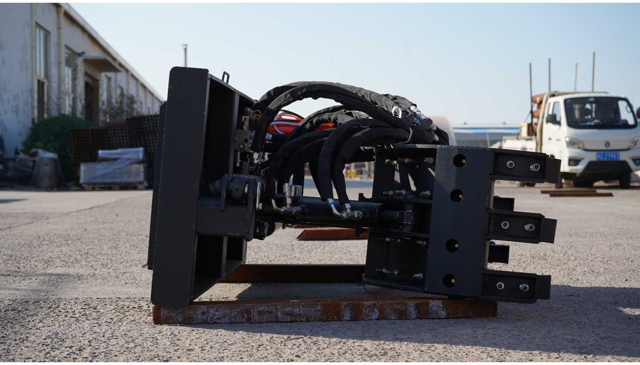 Rhino-cross Grapple claw - Attachment for Construction machinery: picture 5 Rhino-cross Grapple claw - Attachment for Construction machinery: picture 5