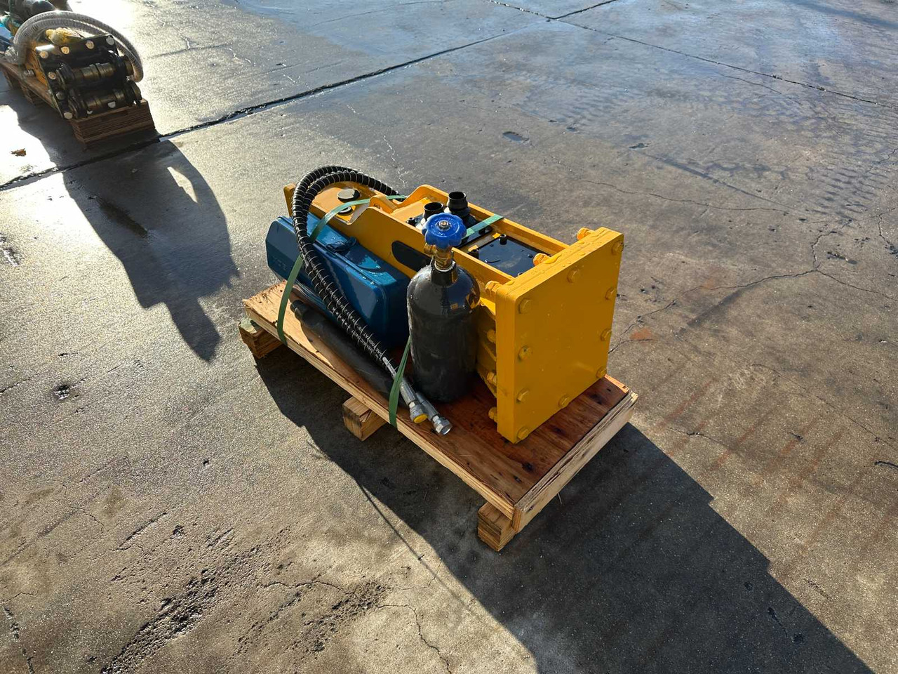 Solmek HM-150 - Attachment for Construction machinery: picture 4 Solmek HM-150 - Attachment for Construction machinery: picture 4