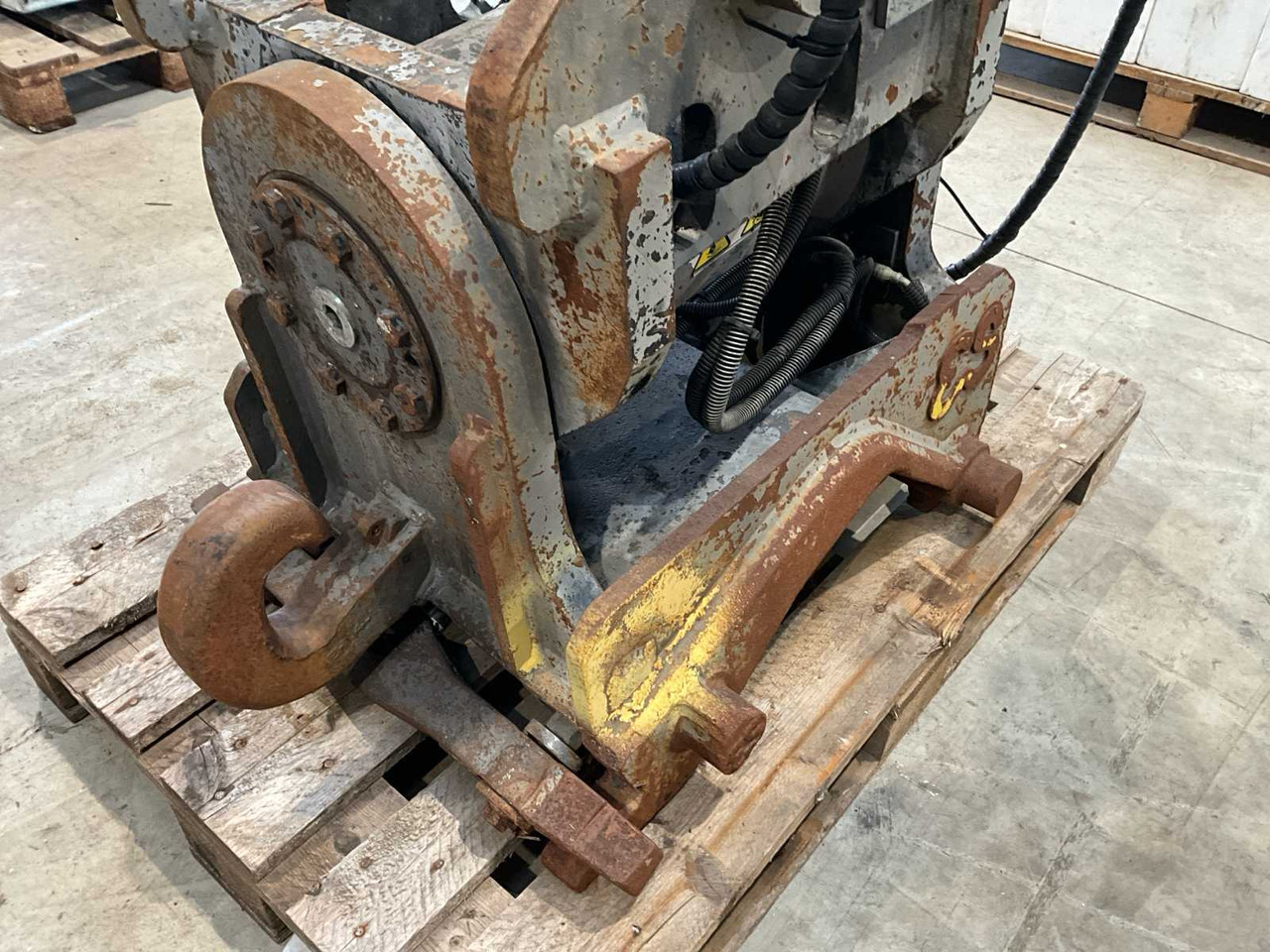 Tilting CW Attachment - Attachment for Construction machinery: picture 2 Tilting CW Attachment - Attachment for Construction machinery: picture 2