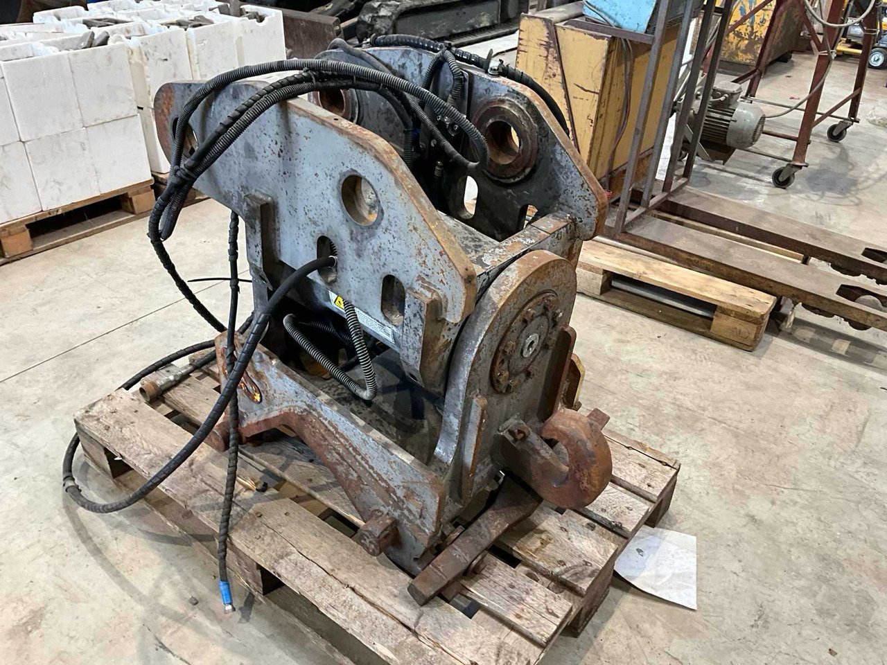 Tilting CW Attachment - Attachment for Construction machinery: picture 5 Tilting CW Attachment - Attachment for Construction machinery: picture 5