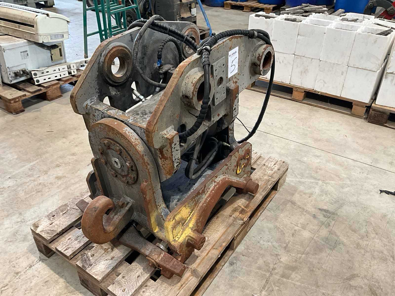 Tilting CW Attachment - Attachment for Construction machinery: picture 4 Tilting CW Attachment - Attachment for Construction machinery: picture 4