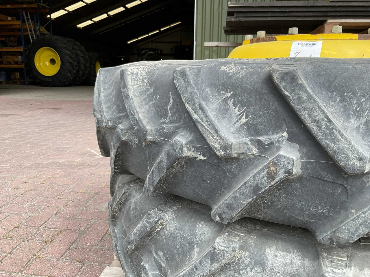 BKT Agrimax RT955 - Wheels and tires for Farm tractor: picture 2 BKT Agrimax RT955 - Wheels and tires for Farm tractor: picture 2