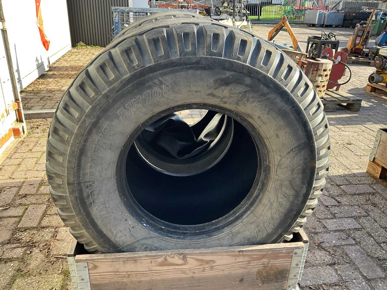 BKT IMPLEMENT-AW708 BAND (2X) - Wheel excavator: picture 2 BKT IMPLEMENT-AW708 BAND (2X) - Wheel excavator: picture 2