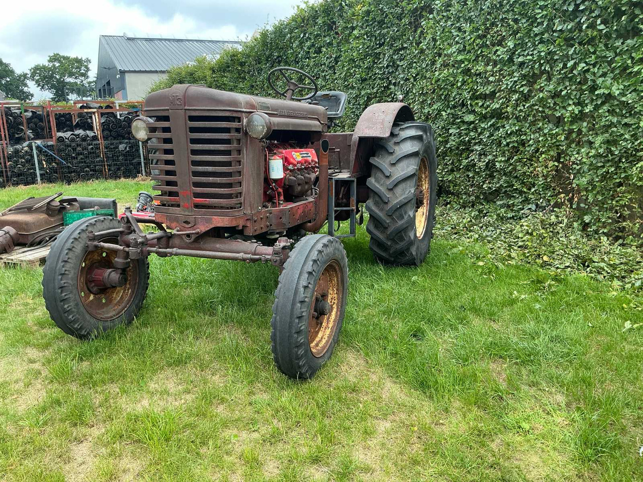 Belarus 600 - Farm tractor: picture 1 Belarus 600 - Farm tractor: picture 1