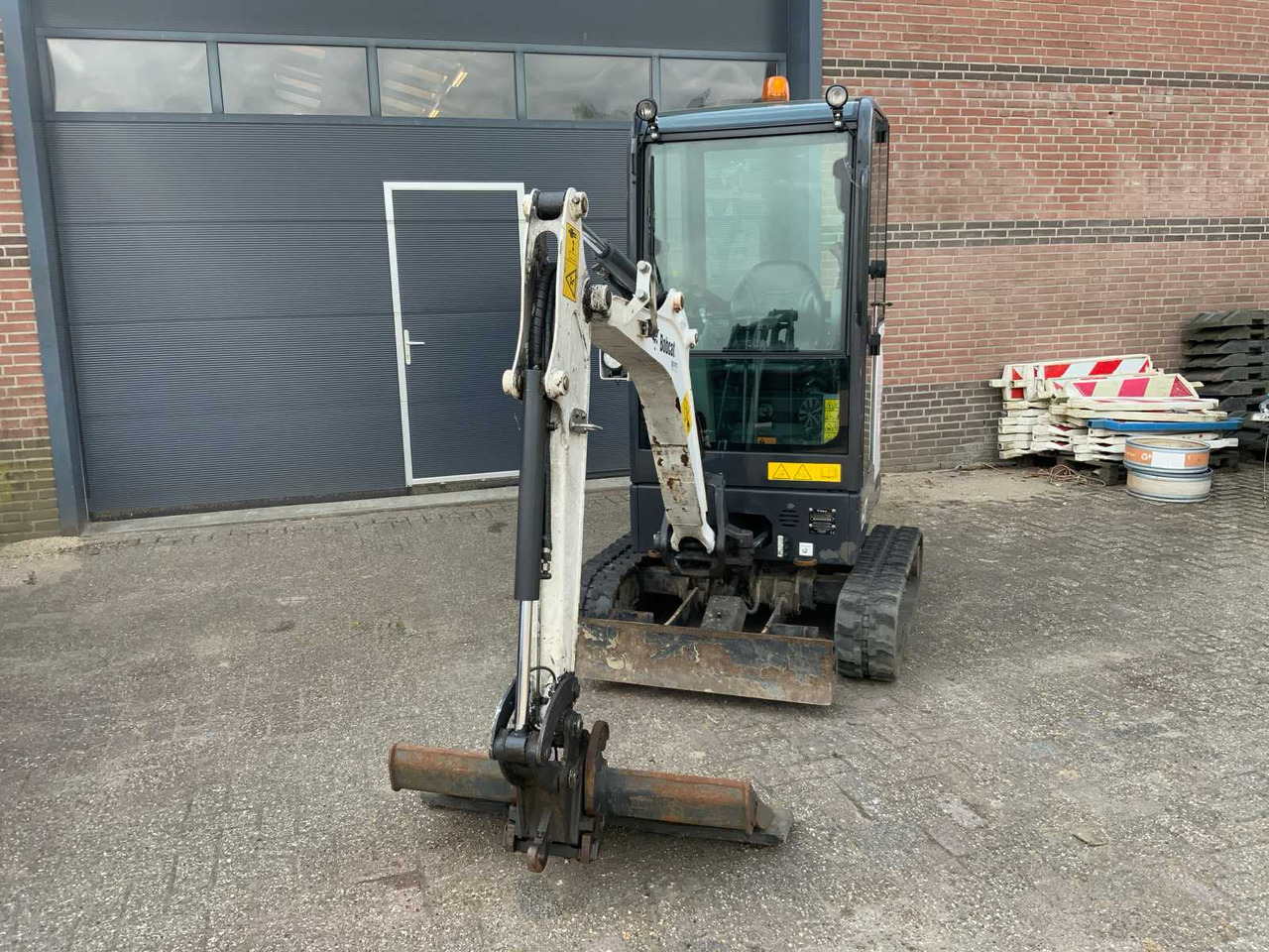 Bobcat E17 - Mini excavator: picture 3 Bobcat E17 - Mini excavator: picture 3