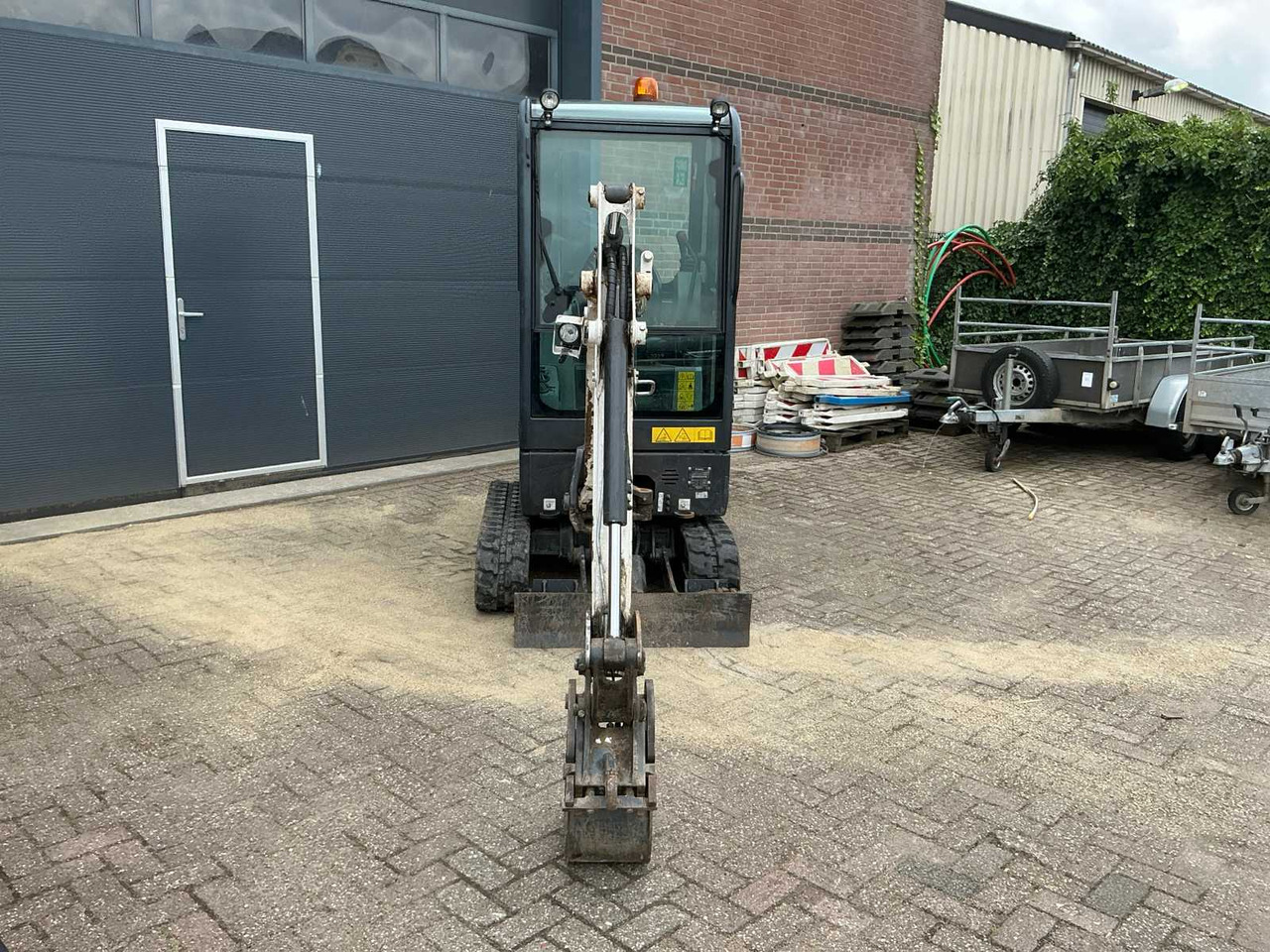 Bobcat E17 - Mini excavator: picture 2 Bobcat E17 - Mini excavator: picture 2