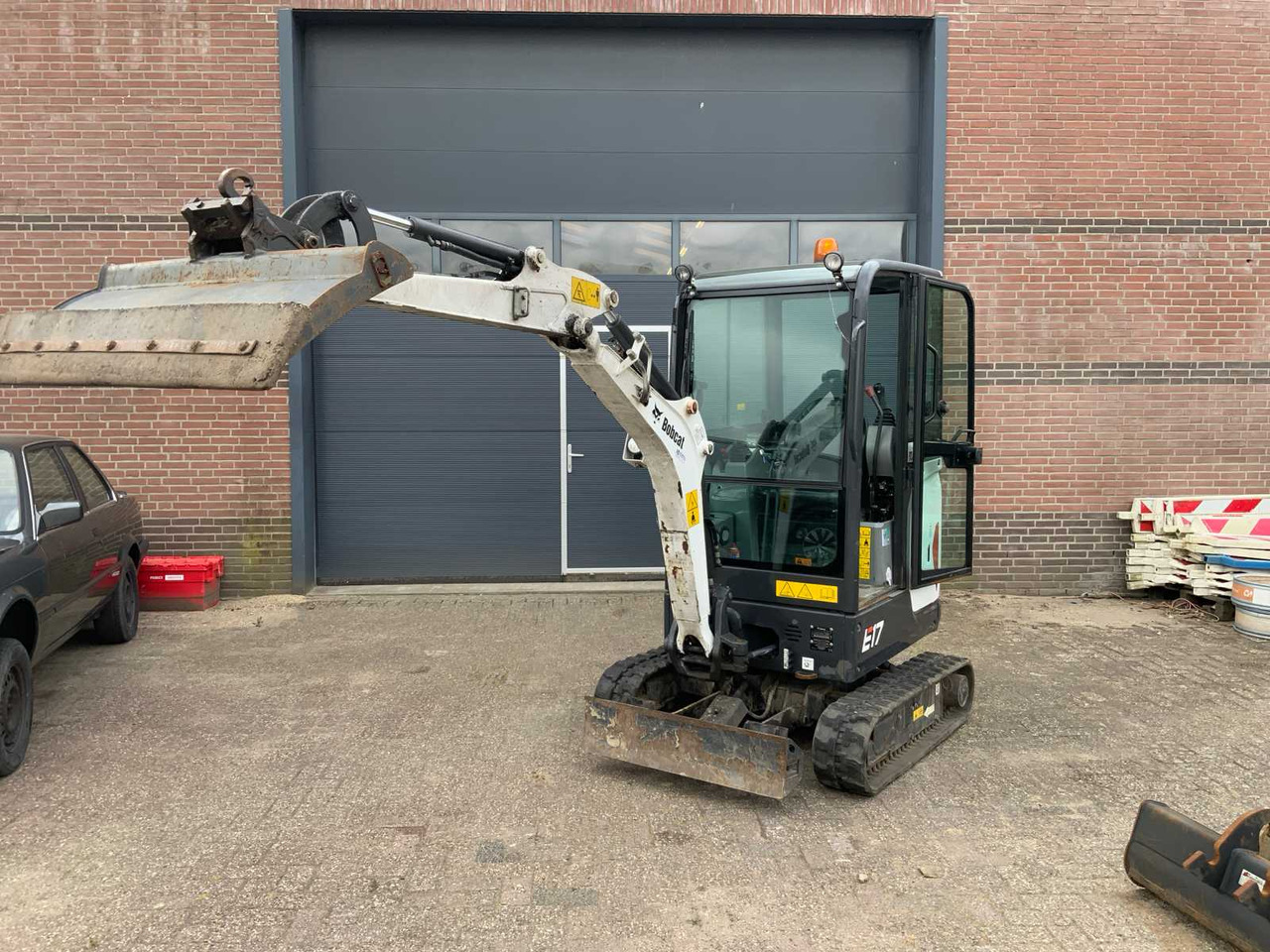 Bobcat E17 - Mini excavator: picture 2 Bobcat E17 - Mini excavator: picture 2
