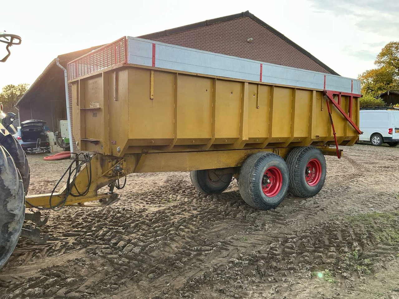 Breston FKT-10 - Farm tipping trailer/ Dumper: picture 5 Breston FKT-10 - Farm tipping trailer/ Dumper: picture 5