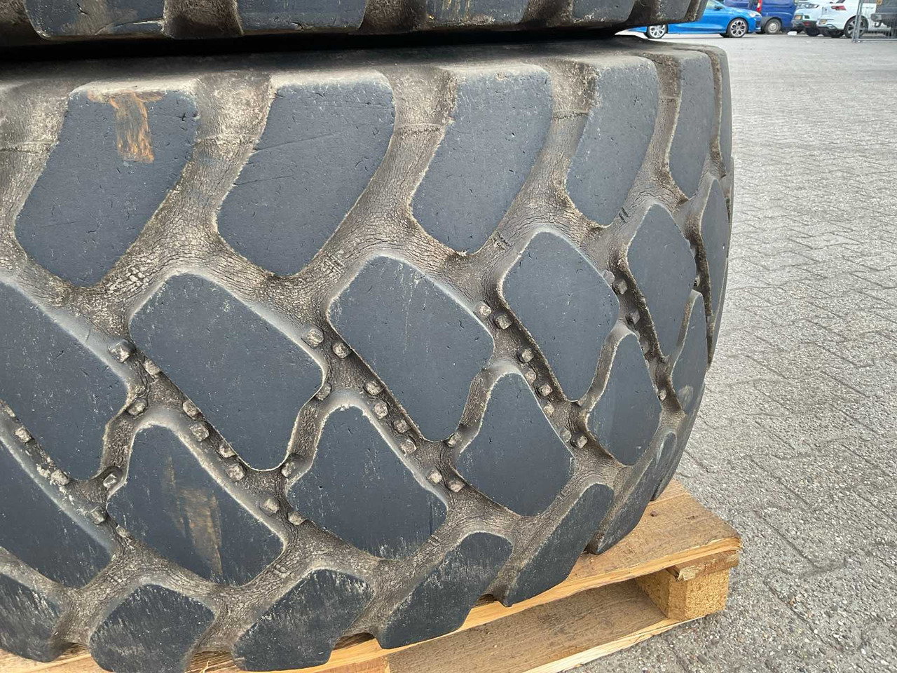 Bridgestone V-Steel - Wheels and tires for Farm tractor: picture 5 Bridgestone V-Steel - Wheels and tires for Farm tractor: picture 5
