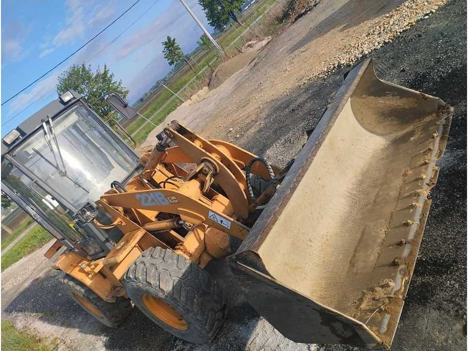 CASE 221B - Backhoe loader: picture 2 CASE 221B - Backhoe loader: picture 2