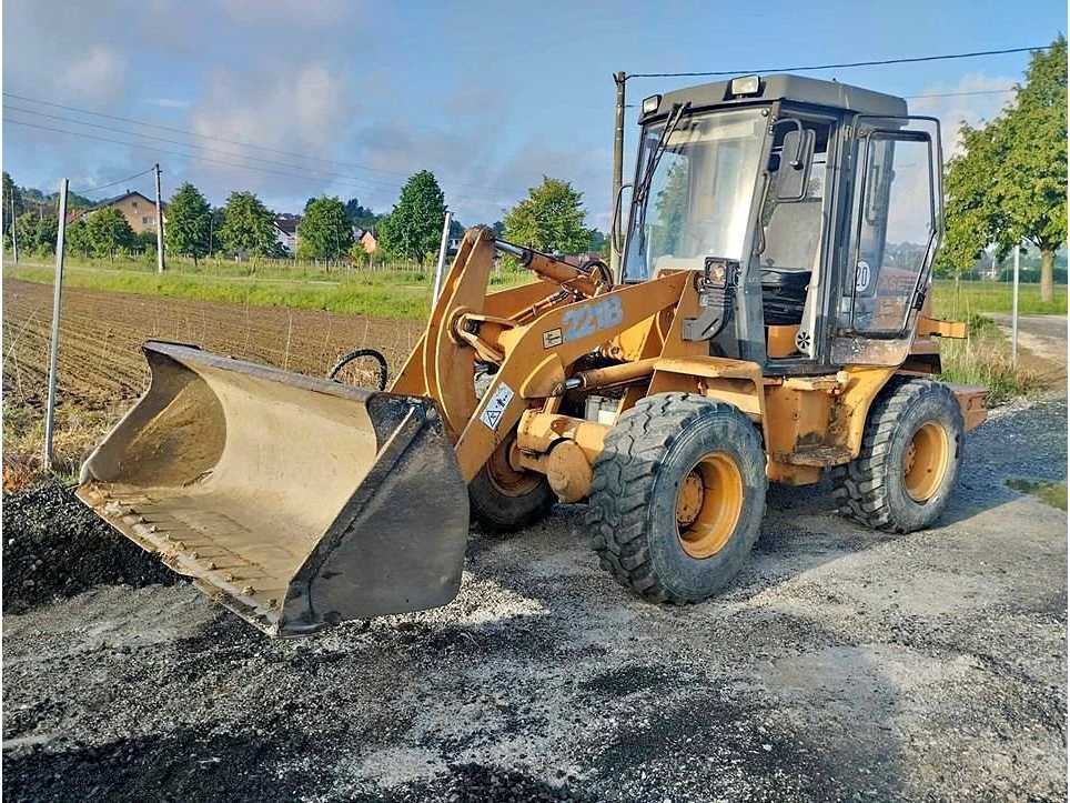 CASE 221B - Backhoe loader: picture 1 CASE 221B - Backhoe loader: picture 1
