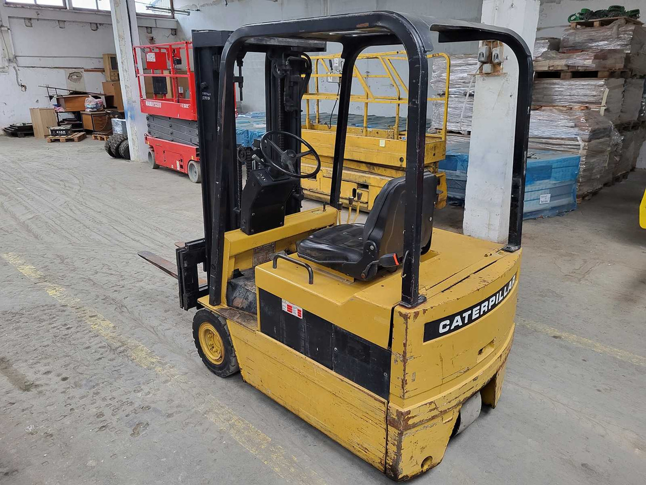 CATERPILLAR - F 30 - FORKLIFT TRUCKS - Forklift: picture 3 CATERPILLAR - F 30 - FORKLIFT TRUCKS - Forklift: picture 3
