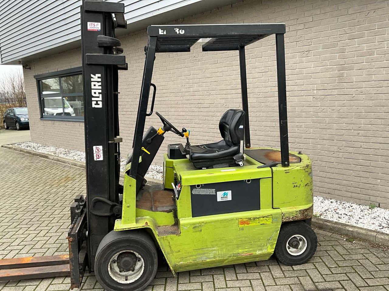 CLARK - EM30S - FORKLIFT - Forklift: picture 2 CLARK - EM30S - FORKLIFT - Forklift: picture 2