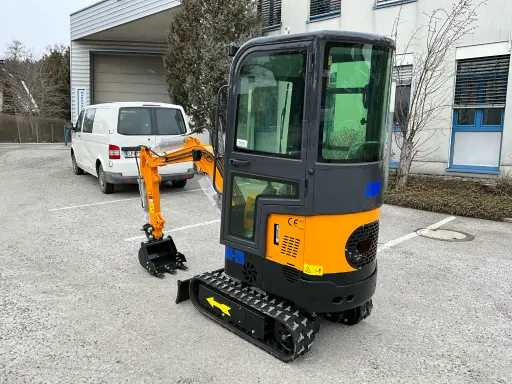CNM-10 - Mini excavator: picture 2 CNM-10 - Mini excavator: picture 2