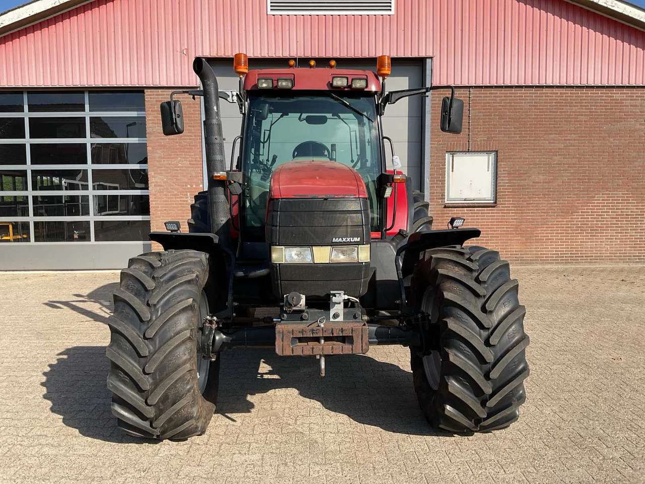 Case IH MX 135 - Farm tractor: picture 3 Case IH MX 135 - Farm tractor: picture 3