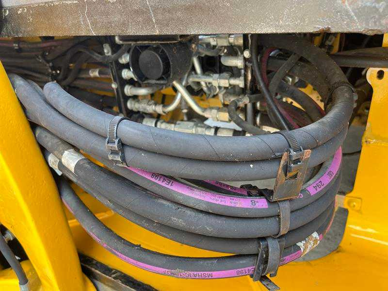 Backhoe loader Caterpillar 428F: picture 14