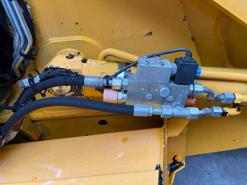 Backhoe loader Caterpillar 428F: picture 19