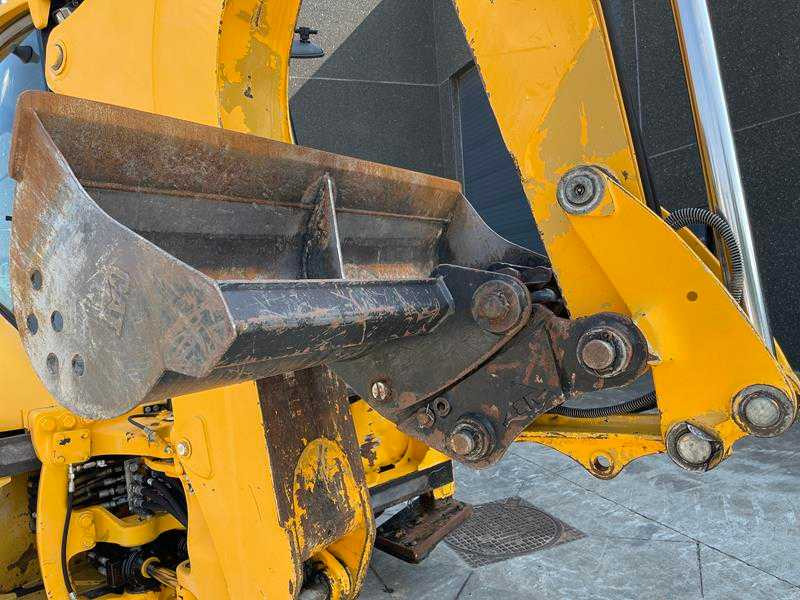 Backhoe loader Caterpillar 428F: picture 10