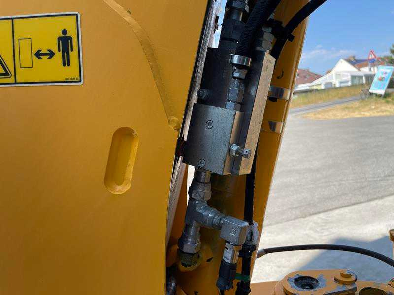 Backhoe loader Caterpillar 428F: picture 15
