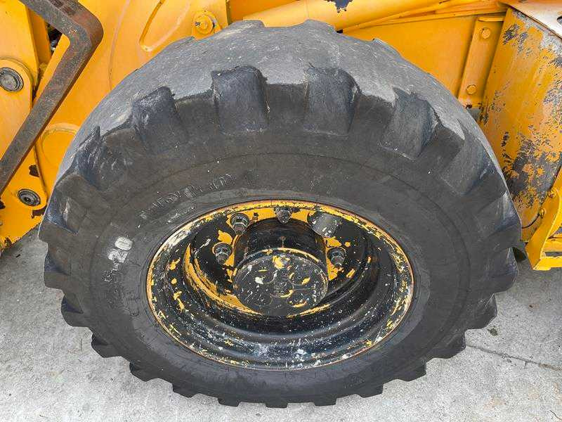 Backhoe loader Caterpillar 428F: picture 7