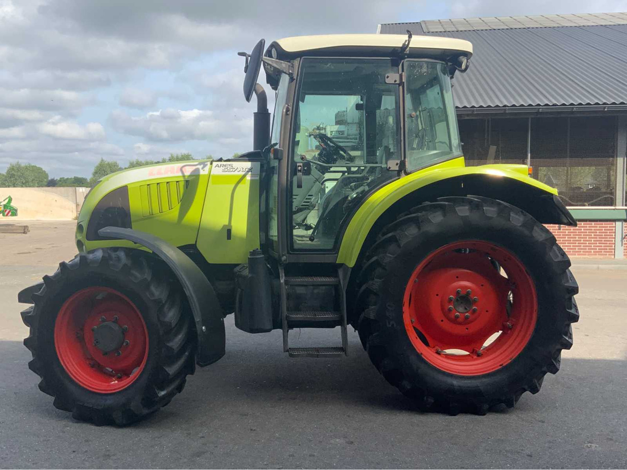 Claas Ares 557 ATZ - Farm tractor: picture 4 Claas Ares 557 ATZ - Farm tractor: picture 4