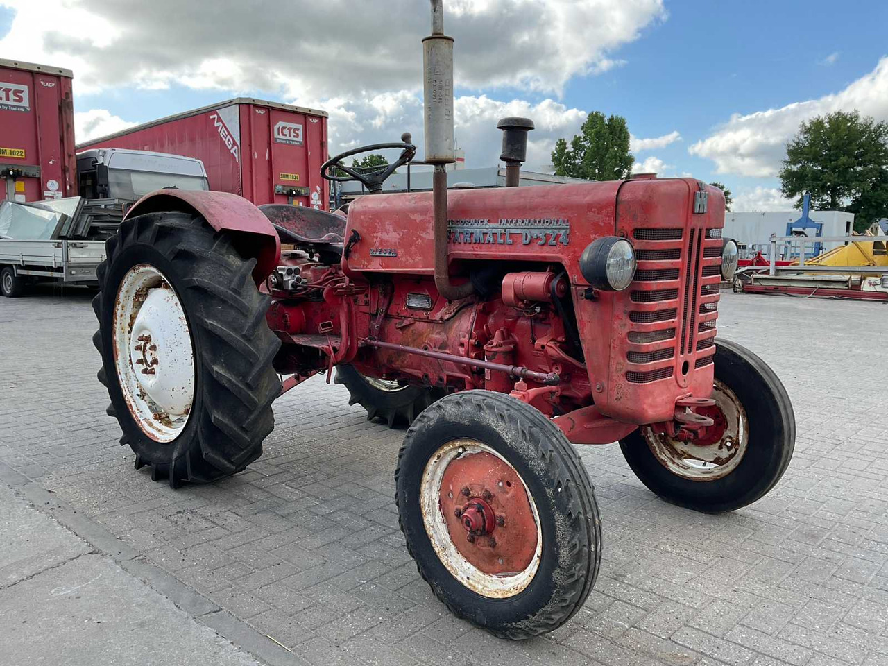 Cormick International Farmall D-324 - Compact tractor: picture 3 Cormick International Farmall D-324 - Compact tractor: picture 3