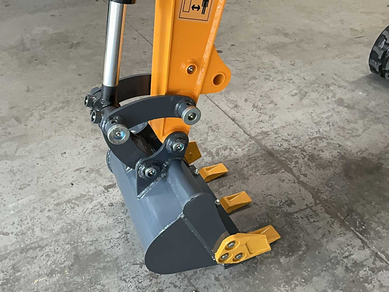 DM TH10 - Mini excavator: picture 5 DM TH10 - Mini excavator: picture 5