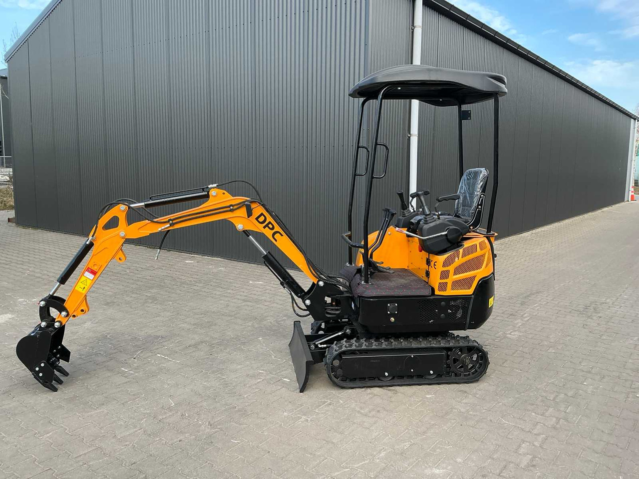 DPC HT15L Electric - Mini excavator: picture 3 DPC HT15L Electric - Mini excavator: picture 3