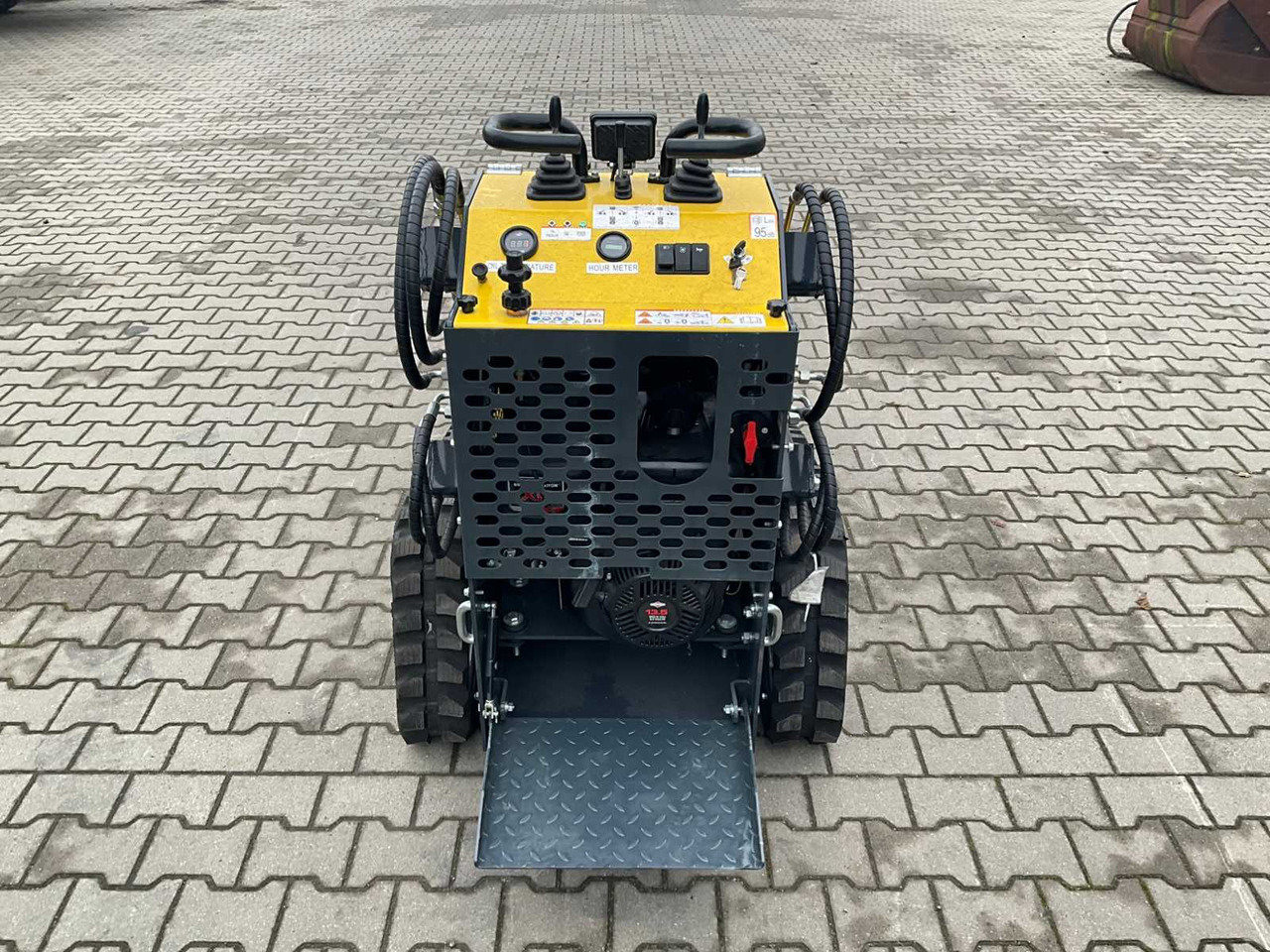 DPC HTC360L-2 - Skid steer loader: picture 5 DPC HTC360L-2 - Skid steer loader: picture 5