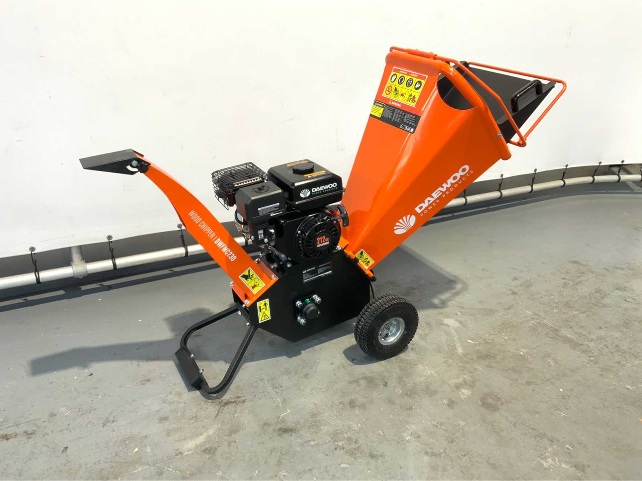 Daewoo DWFWC230 - Wood chipper: picture 2 Daewoo DWFWC230 - Wood chipper: picture 2