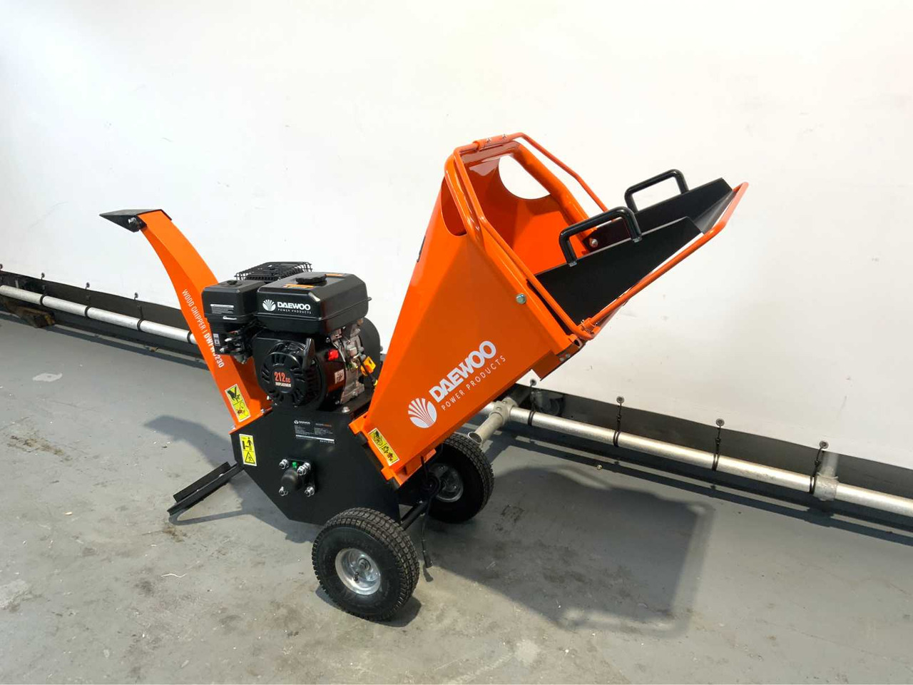 Daewoo DWFWC230 - Wood chipper: picture 4 Daewoo DWFWC230 - Wood chipper: picture 4