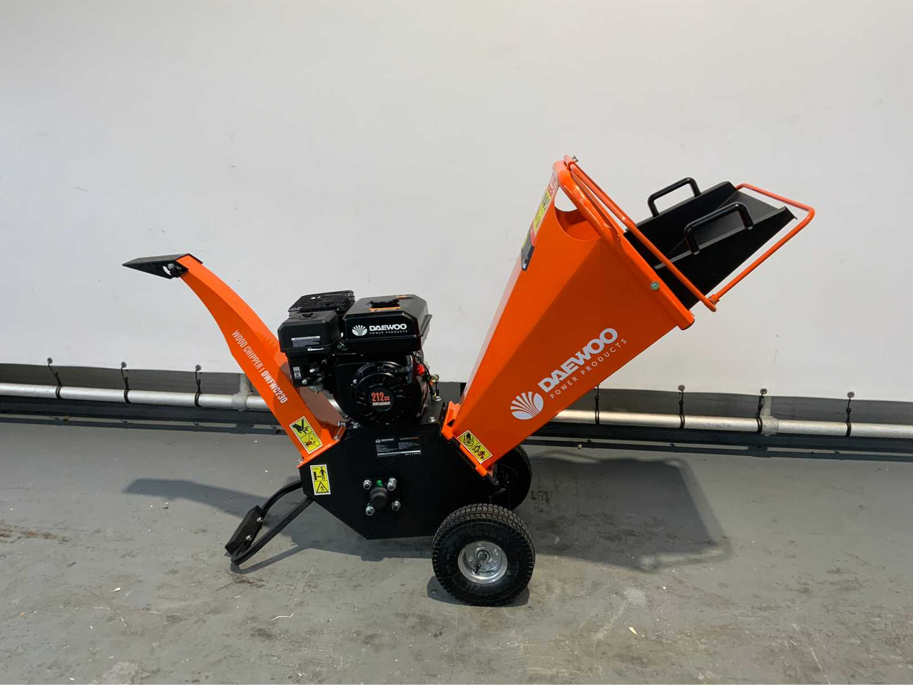 Daewoo DWFWC230 - Wood chipper: picture 3 Daewoo DWFWC230 - Wood chipper: picture 3