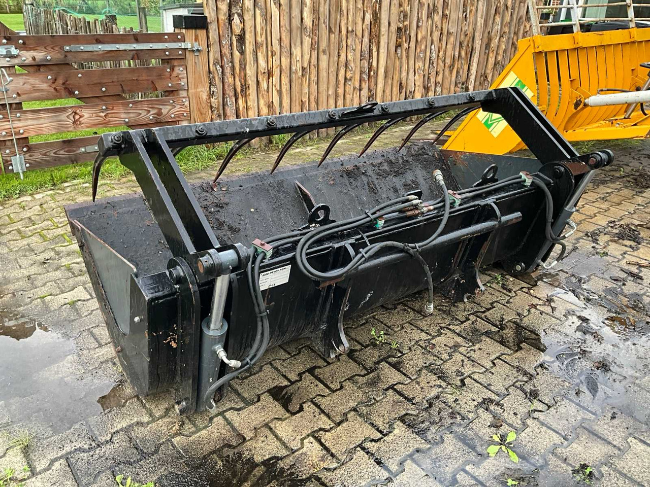 De Vos PBZ2300 - Front loader for tractor: picture 3 De Vos PBZ2300 - Front loader for tractor: picture 3