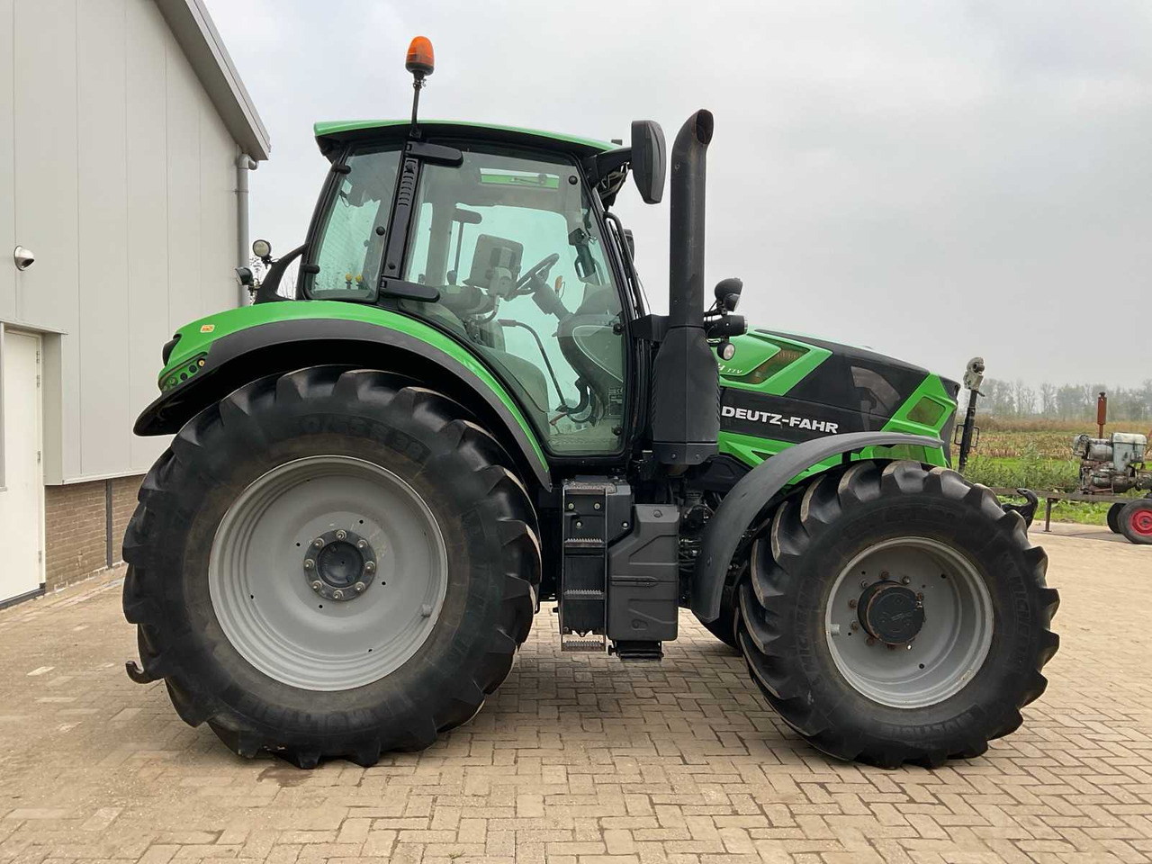 Deutz-fahr 6175.4 TTV Agrotron - Farm tractor: picture 4 Deutz-fahr 6175.4 TTV Agrotron - Farm tractor: picture 4
