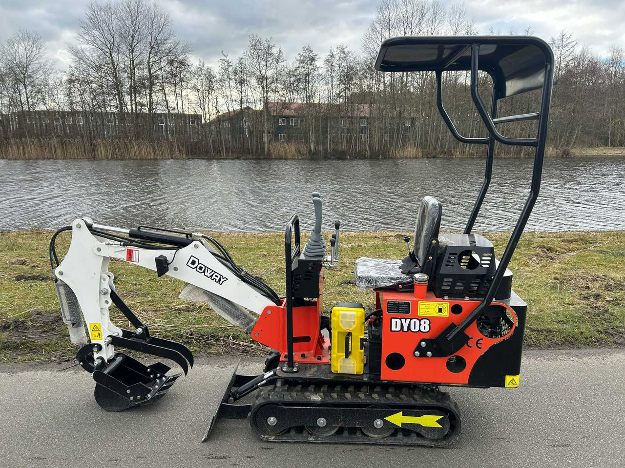 Doway DY08 - Mini excavator: picture 2 Doway DY08 - Mini excavator: picture 2
